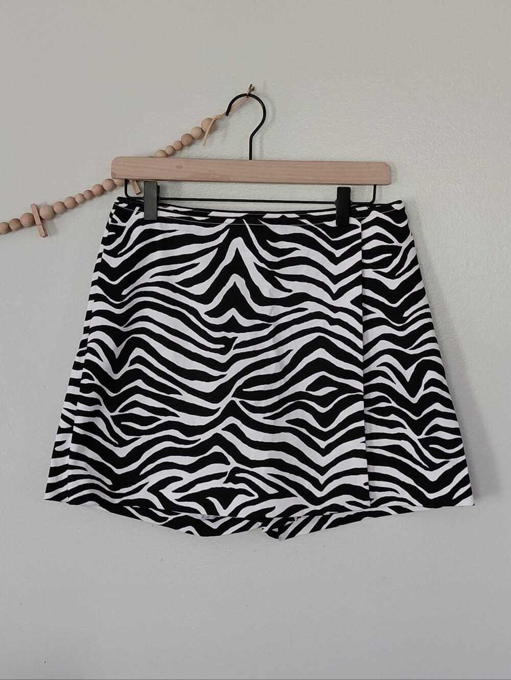NWT White House Black Market Zebra Faux Wrap Mini Skort Size 2